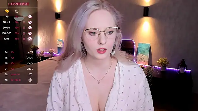 Aemilia  online show from 02-11-25, 09:09