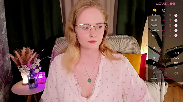 Aemilia  online show from 06-11-26, 08:23