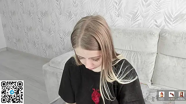 Snapshot of Alice_Halle chatting on 05-29-26, 06:55 Alice Halle online show from 05-29-26, 06:55