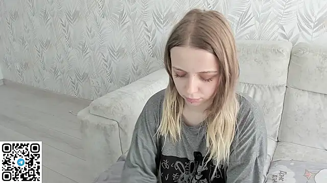 Snapshot of Alice_Halle chatting on 06-03-26, 07:00 Alice Halle online show from 06-03-26, 07:00