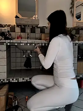 Linalicious online show from 02-26-25, 10:58