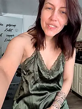 Linalicious online show from 03-17-25, 08:18