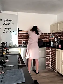 Linalicious online show from 03-20-25, 06:52