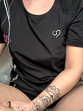 Linalicious online show from 03-02-26, 06:36