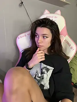 Snapshot of MashkaRay chatting on 01-29-25, 01:28 MashkaRay online show from 01-29-25, 01:28