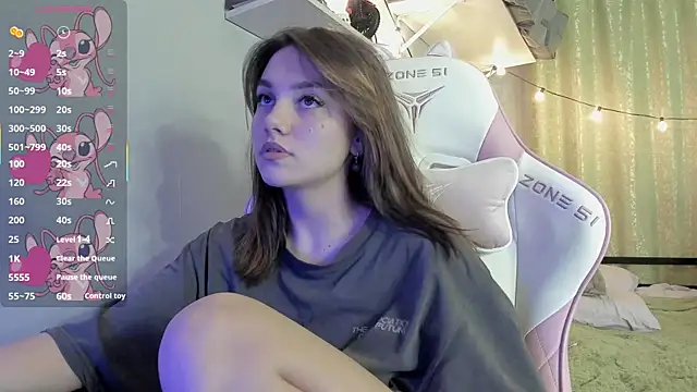 Snapshot of MashkaRay chatting on 02-12-25, 08:29 MashkaRay online show from 02-12-25, 08:29