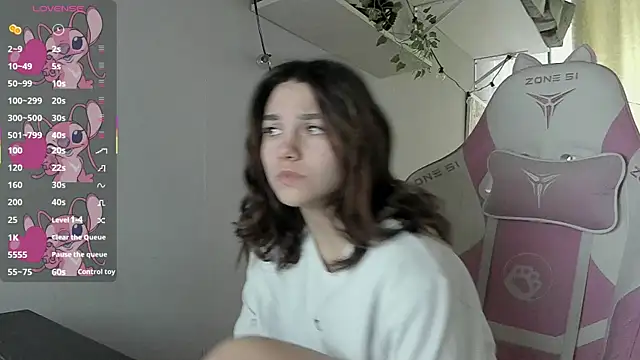 Snapshot of MashkaRay chatting on 02-25-25, 10:58 MashkaRay online show from 02-25-25, 10:58