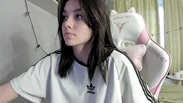 Snapshot of MashkaRay chatting on 03-01-25, 12:01 MashkaRay online show from 03-01-25, 12:01