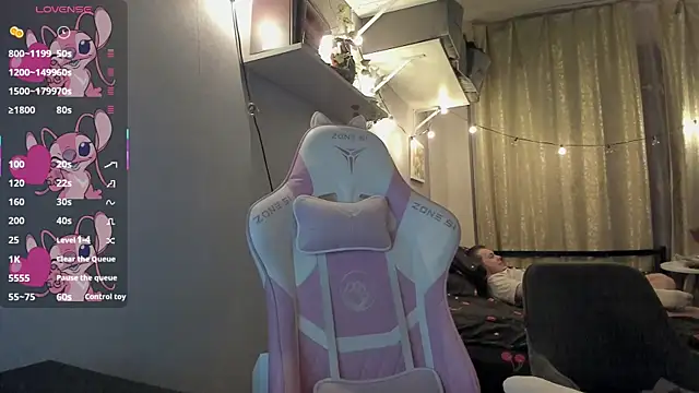 Snapshot of MashkaRay chatting on 03-05-25, 09:15 MashkaRay online show from 03-05-25, 09:15