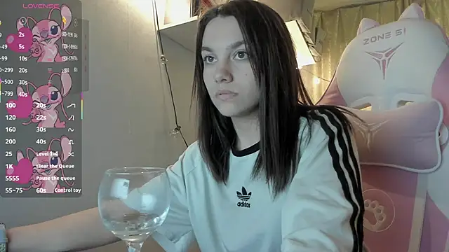 Snapshot of MashkaRay chatting on 03-18-25, 07:10 MashkaRay online show from 03-18-25, 07:10