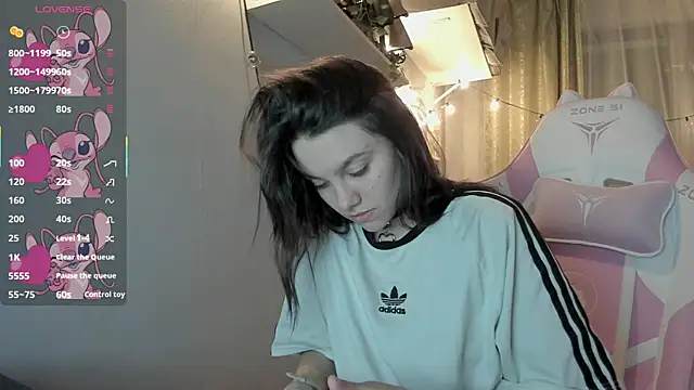 Snapshot of MashkaRay chatting on 03-20-25, 05:25 MashkaRay online show from 03-20-25, 05:25