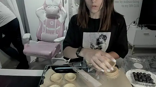 Snapshot of MashkaRay chatting on 09-09-25, 05:01 MashkaRay online show from 09-09-25, 05:01