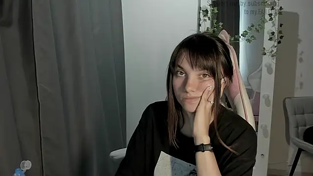 Snapshot of MashkaRay chatting on 09-11-25, 11:54 MashkaRay online show from 09-11-25, 11:54