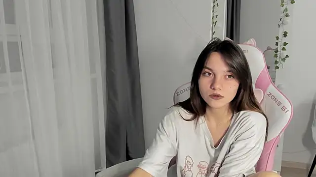 Snapshot of MashkaRay chatting on 12-04-25, 02:48 MashkaRay online show from 12-04-25, 02:48