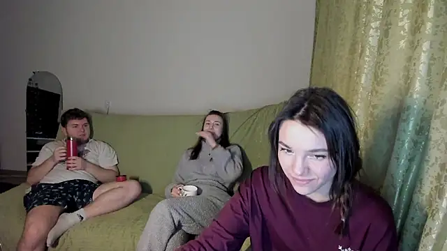 Snapshot of MashkaRay chatting on 02-14-26, 04:04 MashkaRay online show from 02-14-26, 04:04