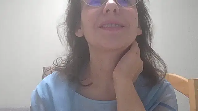 Snapshot of HollyJewel chatting on 12-13-24, 04:16 HollyJewel online show from 12-13-24, 04:16