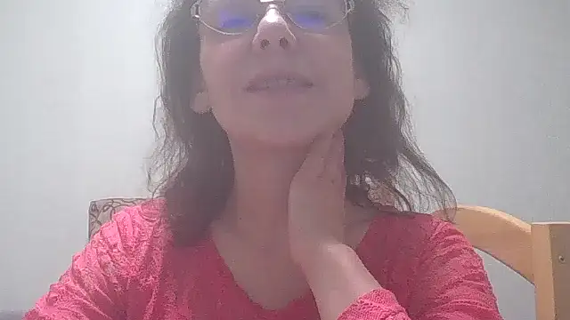 Snapshot of HollyJewel chatting on 12-19-24, 04:46 HollyJewel online show from 12-19-24, 04:46