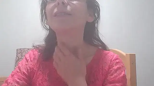 Snapshot of HollyJewel chatting on 12-20-24, 05:51 HollyJewel online show from 12-20-24, 05:51