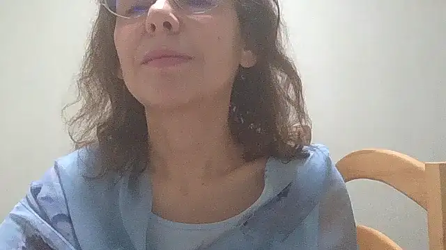 Snapshot of HollyJewel chatting on 12-26-24, 04:36 HollyJewel online show from 12-26-24, 04:36