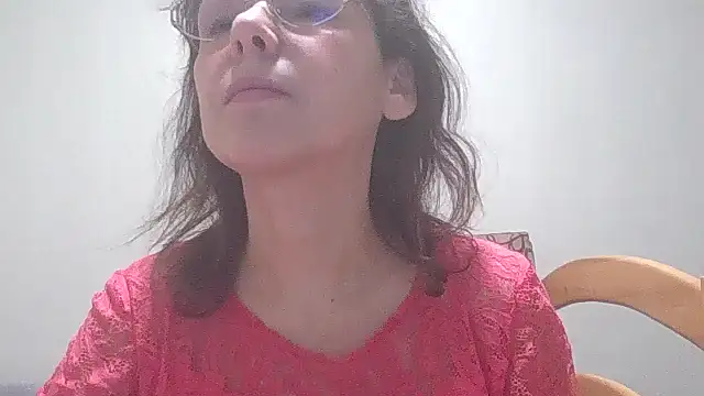 Snapshot of HollyJewel chatting on 12-30-24, 05:34 HollyJewel online show from 12-30-24, 05:34