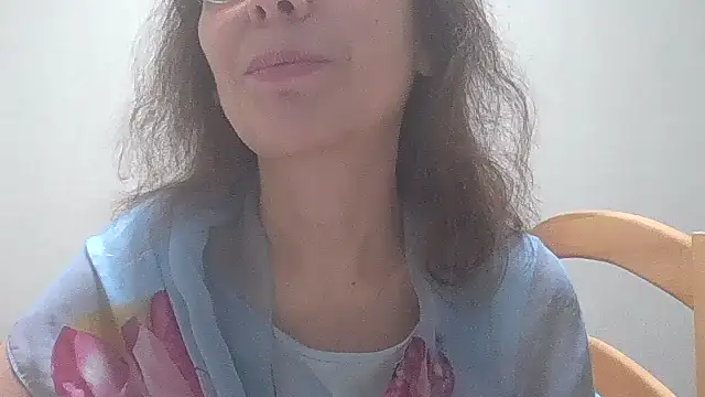 Snapshot of HollyJewel chatting on 12-31-24, 06:24 HollyJewel online show from 12-31-24, 06:24