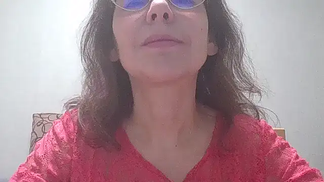 Snapshot of HollyJewel chatting on 01-01-25, 06:49 HollyJewel online show from 01-01-25, 06:49