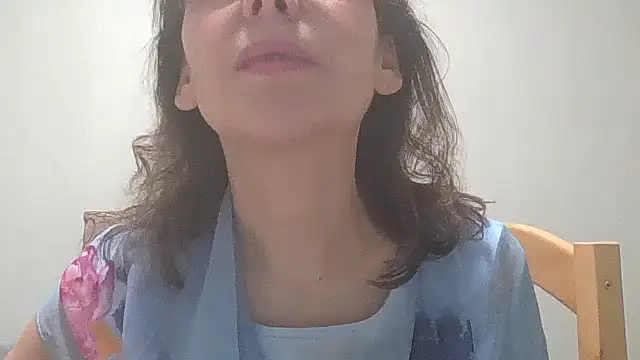 Snapshot of HollyJewel chatting on 01-09-25, 05:43 HollyJewel online show from 01-09-25, 05:43