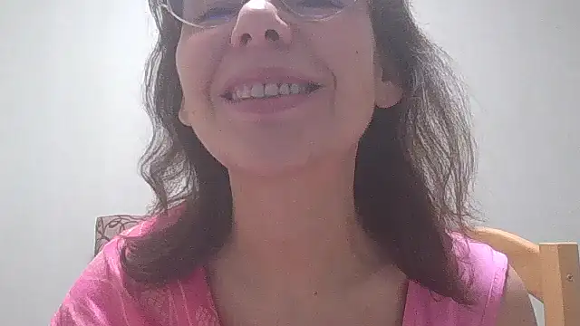 Snapshot of HollyJewel chatting on 01-10-25, 04:41 HollyJewel online show from 01-10-25, 04:41