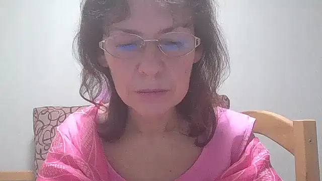 Snapshot of HollyJewel chatting on 01-10-25, 07:43 HollyJewel online show from 01-10-25, 07:43