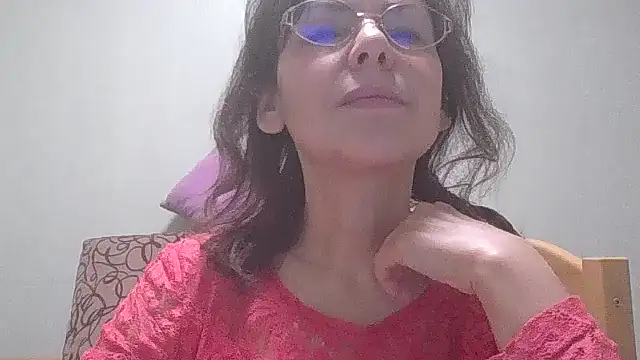 Snapshot of HollyJewel chatting on 01-17-25, 05:41 HollyJewel online show from 01-17-25, 05:41