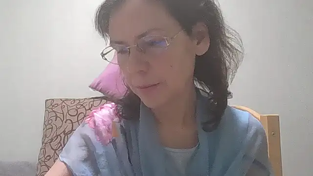 Snapshot of HollyJewel chatting on 01-21-25, 06:12 HollyJewel online show from 01-21-25, 06:12