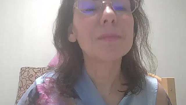 Snapshot of HollyJewel chatting on 01-27-25, 06:09 HollyJewel online show from 01-27-25, 06:09