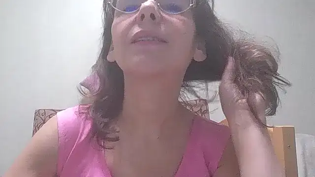 Snapshot of HollyJewel chatting on 01-28-25, 04:41 HollyJewel online show from 01-28-25, 04:41