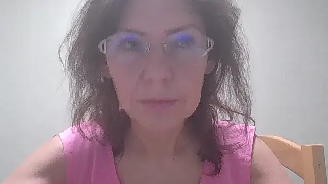 Snapshot of HollyJewel chatting on 02-05-25, 07:42 HollyJewel online show from 02-05-25, 07:42