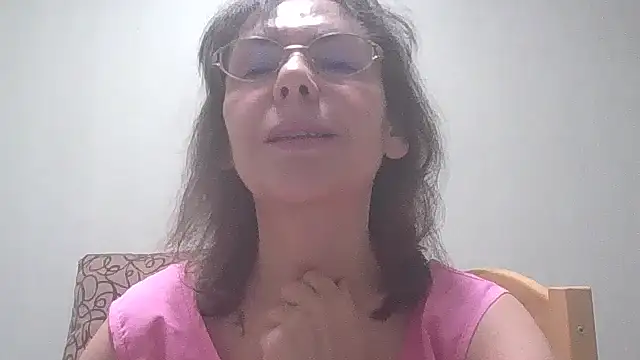 Snapshot of HollyJewel chatting on 02-06-25, 05:30 HollyJewel online show from 02-06-25, 05:30