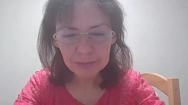 Snapshot of HollyJewel chatting on 02-10-25, 04:25 HollyJewel online show from 02-10-25, 04:25