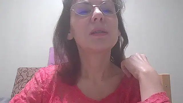 Snapshot of HollyJewel chatting on 02-11-25, 05:40 HollyJewel online show from 02-11-25, 05:40