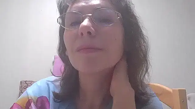 Snapshot of HollyJewel chatting on 02-12-25, 08:29 HollyJewel online show from 02-12-25, 08:29