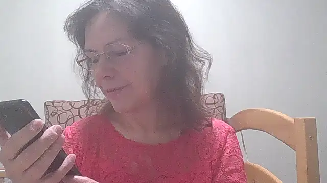 Snapshot of HollyJewel chatting on 02-14-25, 04:31 HollyJewel online show from 02-14-25, 04:31