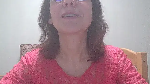 Snapshot of HollyJewel chatting on 02-14-25, 07:33 HollyJewel online show from 02-14-25, 07:33