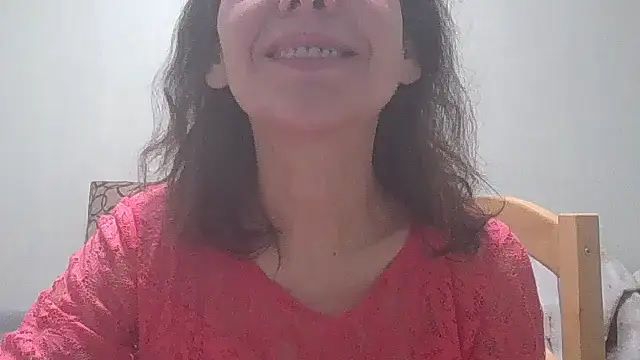 Snapshot of HollyJewel chatting on 02-19-25, 06:00 HollyJewel online show from 02-19-25, 06:00