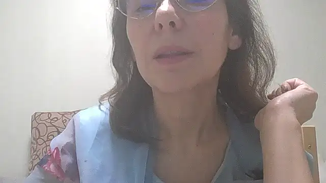 Snapshot of HollyJewel chatting on 02-20-25, 07:52 HollyJewel online show from 02-20-25, 07:52