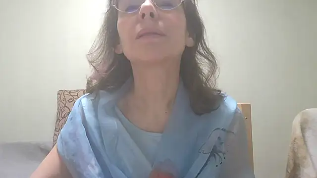 Snapshot of HollyJewel chatting on 03-05-25, 05:50 HollyJewel online show from 03-05-25, 05:50