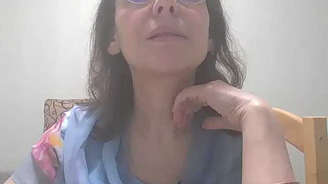 Snapshot of HollyJewel chatting on 03-05-25, 08:53 HollyJewel online show from 03-05-25, 08:53