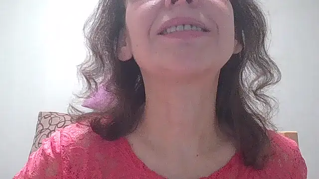 Snapshot of HollyJewel chatting on 03-11-25, 05:35 HollyJewel online show from 03-11-25, 05:35