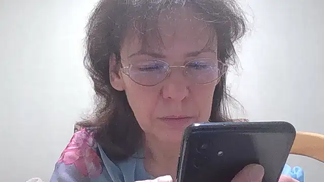 Snapshot of HollyJewel chatting on 03-12-25, 04:46 HollyJewel online show from 03-12-25, 04:46