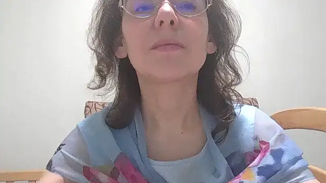 Snapshot of HollyJewel chatting on 03-12-25, 07:59 HollyJewel online show from 03-12-25, 07:59