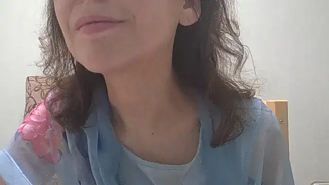 Snapshot of HollyJewel chatting on 03-14-25, 04:51 HollyJewel online show from 03-14-25, 04:51