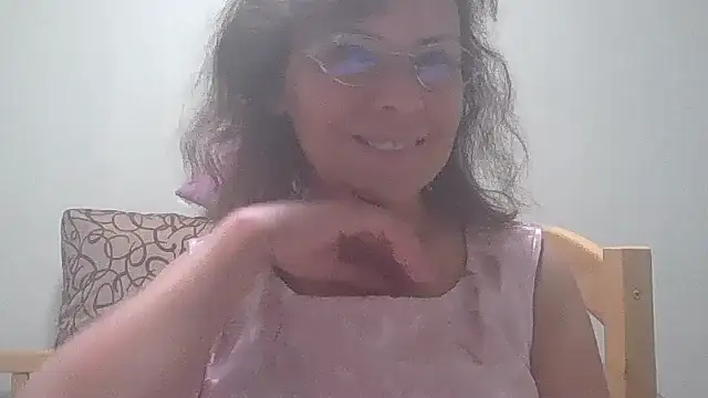 Snapshot of HollyJewel chatting on 09-17-25, 04:08 HollyJewel online show from 09-17-25, 04:08