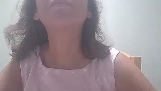 Snapshot of HollyJewel chatting on 09-18-25, 04:42 HollyJewel online show from 09-18-25, 04:42